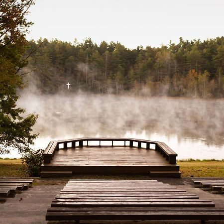Kanuga Inn & Lodging Хендерсонвилл Экстерьер фото