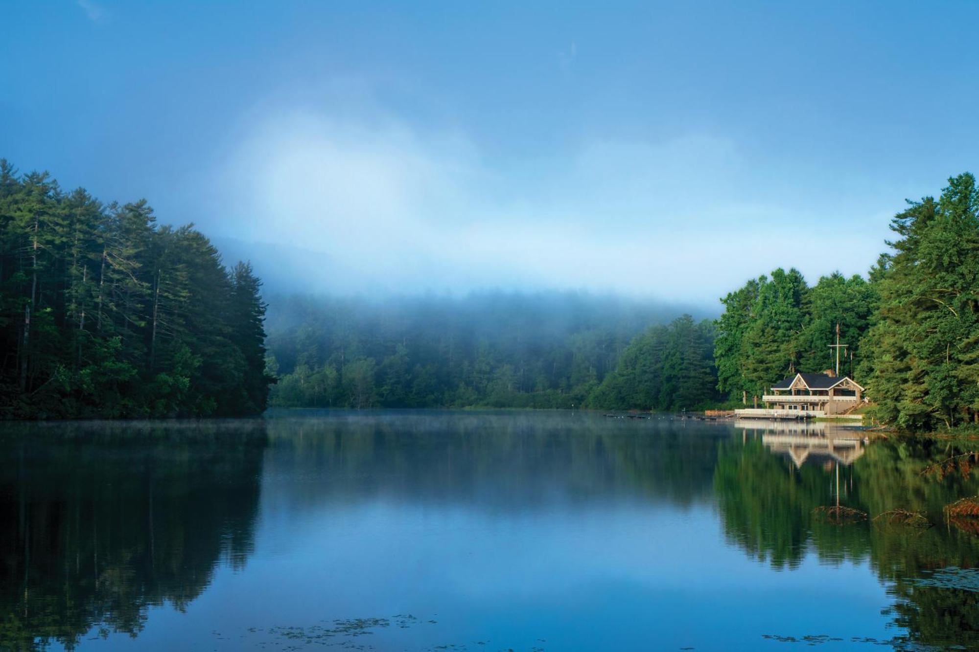 Kanuga Inn & Lodging Хендерсонвилл Экстерьер фото