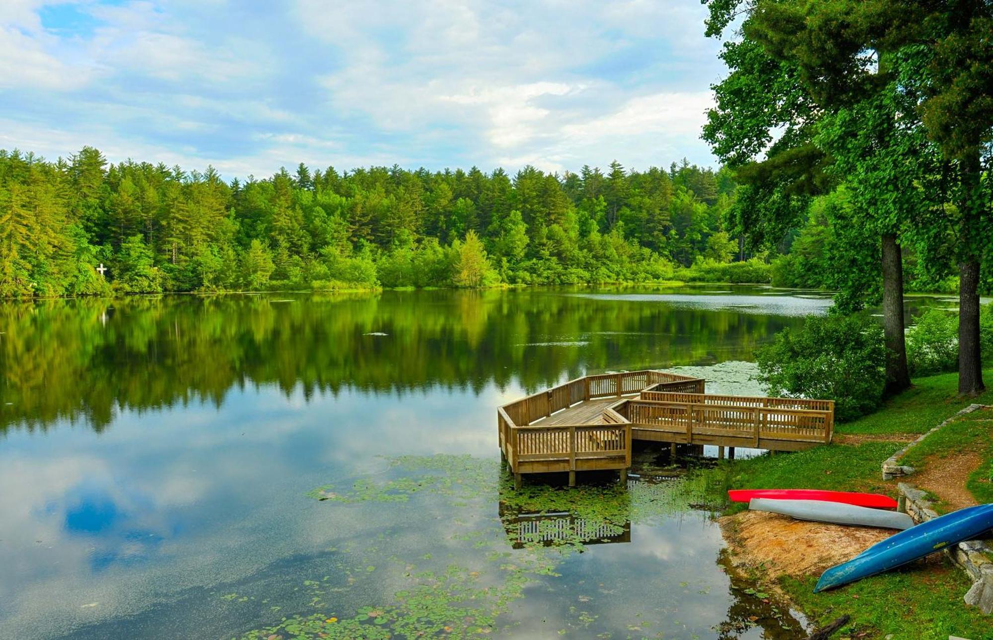Kanuga Inn & Lodging Хендерсонвилл Экстерьер фото