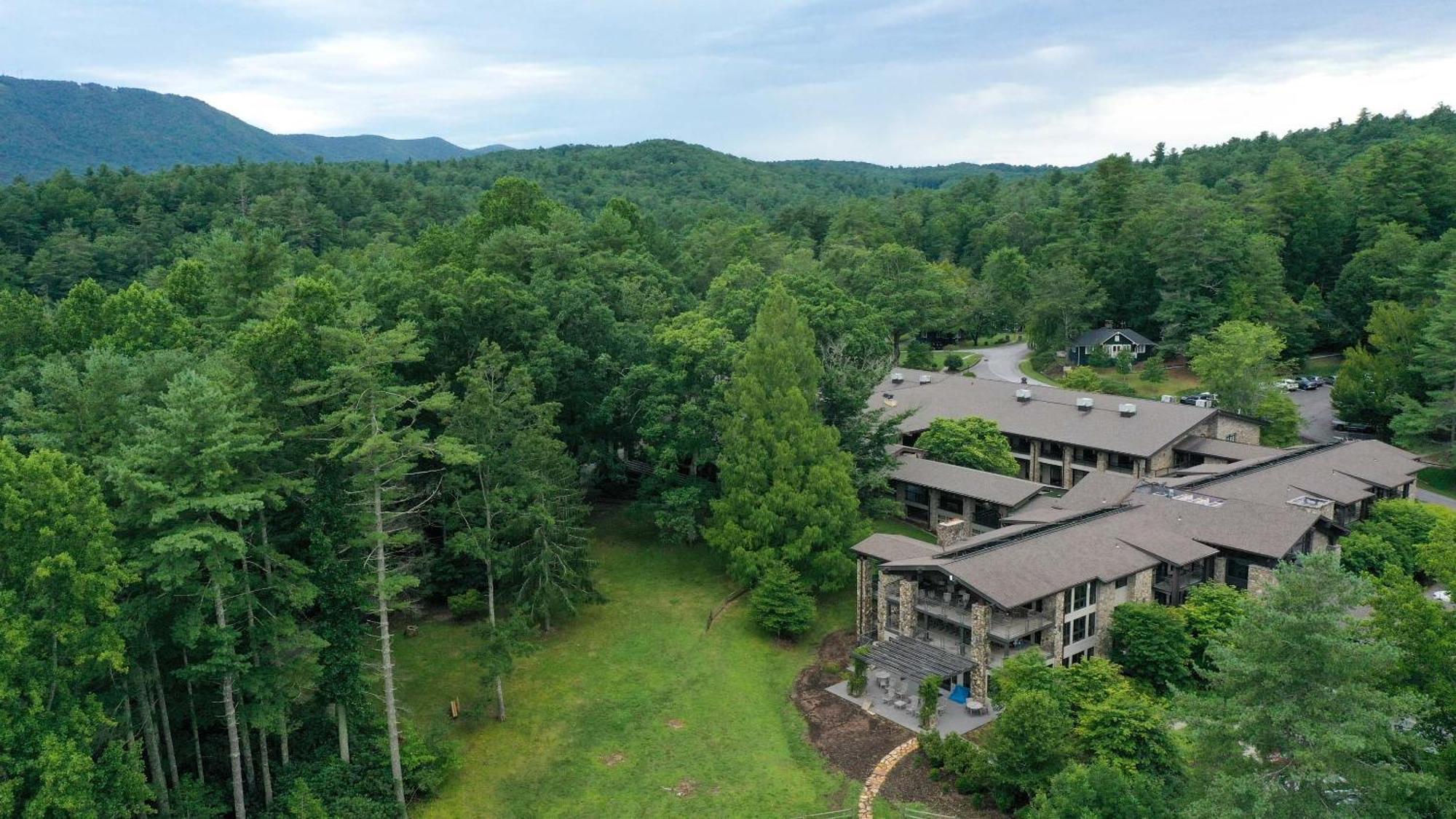 Kanuga Inn & Lodging Хендерсонвилл Экстерьер фото