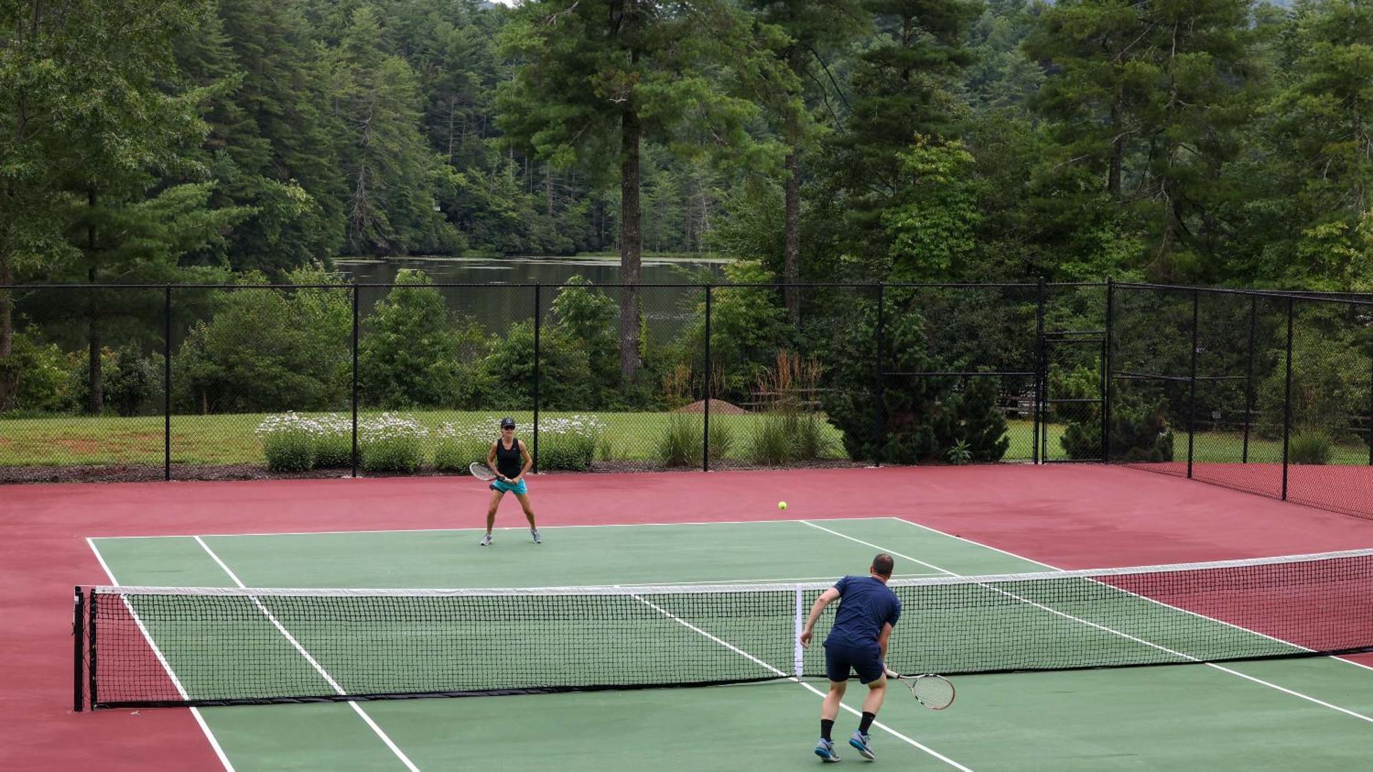 Kanuga Inn & Lodging Хендерсонвилл Экстерьер фото