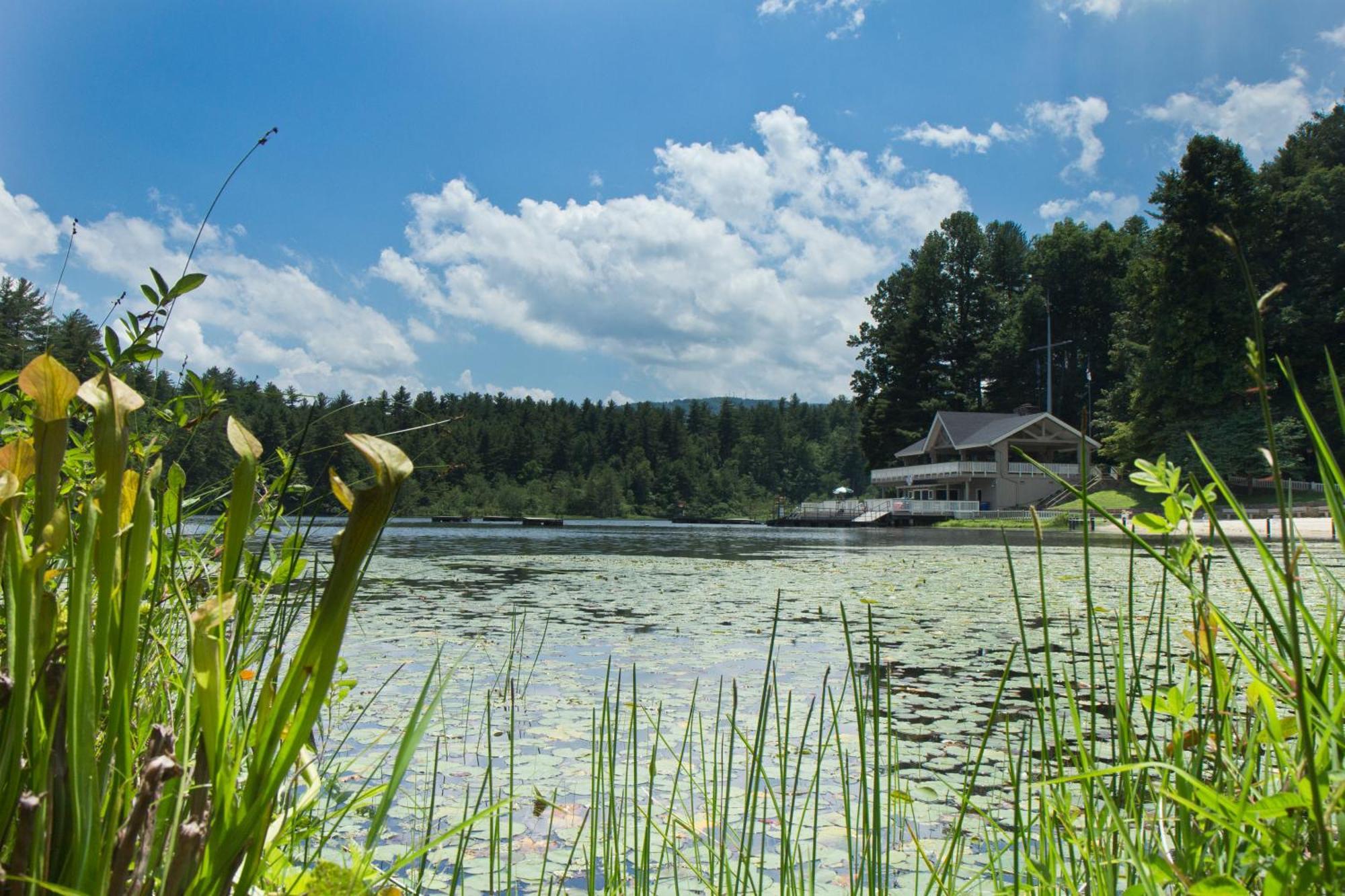 Kanuga Inn & Lodging Хендерсонвилл Экстерьер фото